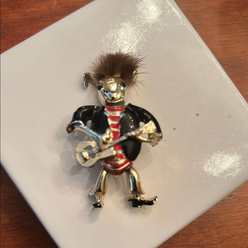 Vintage guitar rocker mouse brooch fuzzy hair black red corky mod rockabilly